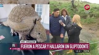 Fueron a pescar y hallaron un gliptodonte [upl. by Rhett652]