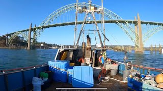 Yaquina Bay Bar Crossing amp Bridge Port of Newport [upl. by Daniyal]