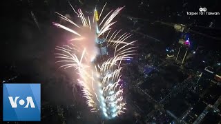 Taiwan’s Giant Skyscraper Taipei 101 Hosts New Year Fireworks [upl. by Bohner]