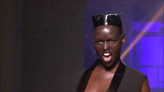 Grace Jones por Jean Paul Gaultier [upl. by Margalo]