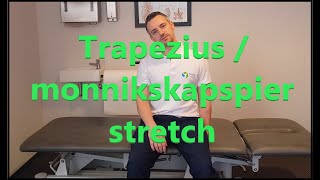 Trapezius  monnikskapspier schoudernekspier rekken [upl. by Daniels]