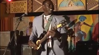 Ali Farka Touré performs Diaraby at a wedding [upl. by Reivaxe]