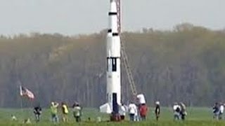 STEVE EVES SATURN V MODEL ROCKET RECORD FLIGHT VIDEO Roy Dawson [upl. by Tenay]