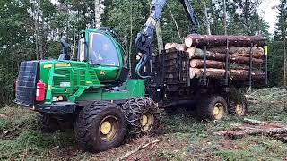 John Deere 1910G Forwarder in Swedish logging [upl. by Nojid]